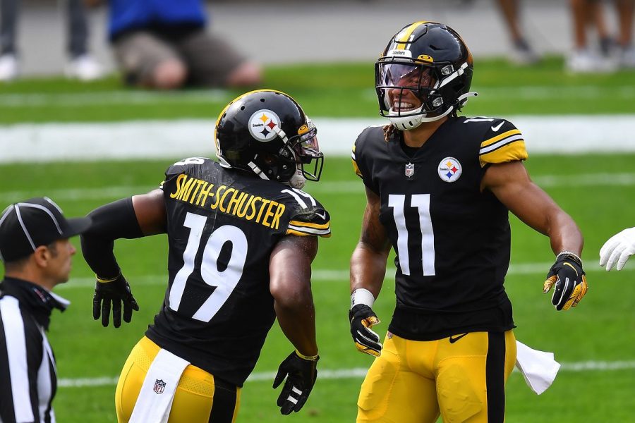 Pittsburgh+Steelers+wide+receivers+Juju+Smith-Schuster+and+Chase+Claypool+celebrate+a+play
